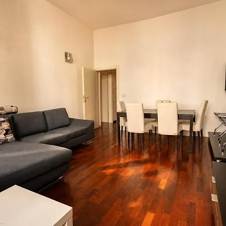 Apartment View Of Cathedral Goldensuitesitaly917 *